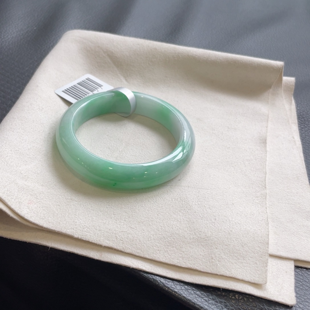 翡翠未镶嵌手镯纹裂52