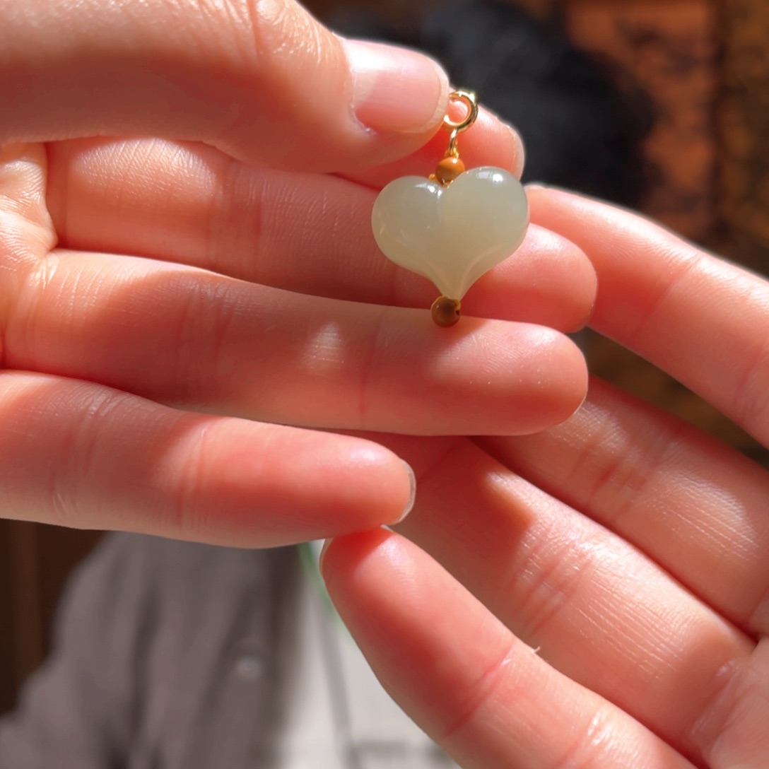 吊坠(不含链)未镶嵌和田玉屁桃130