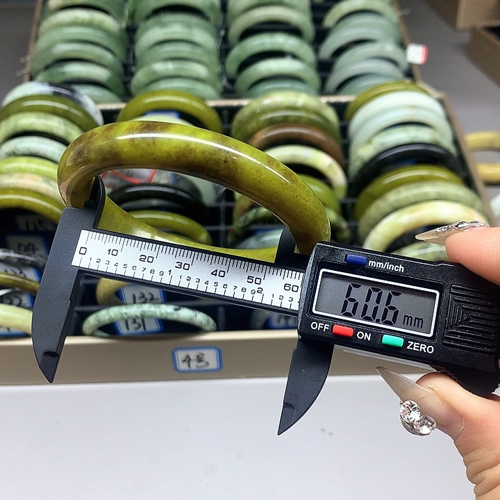 未镶嵌蛇纹石玉手镯140