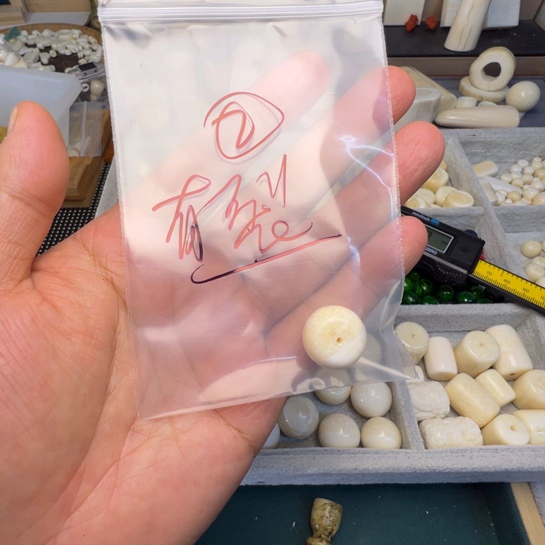 裸石琥珀未镶嵌特价处理