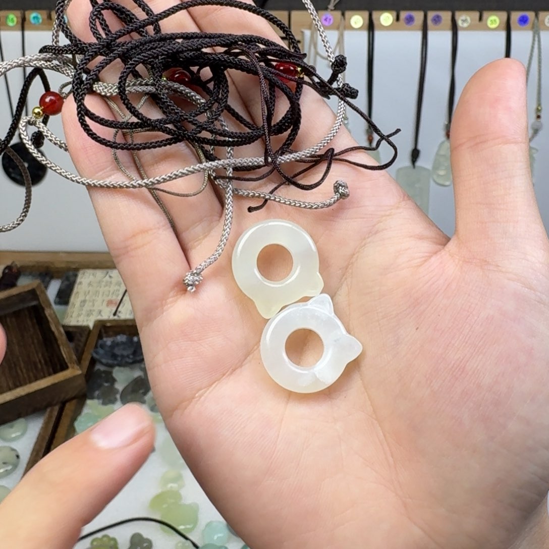 蛇纹石玉吊坠未镶嵌L***雨