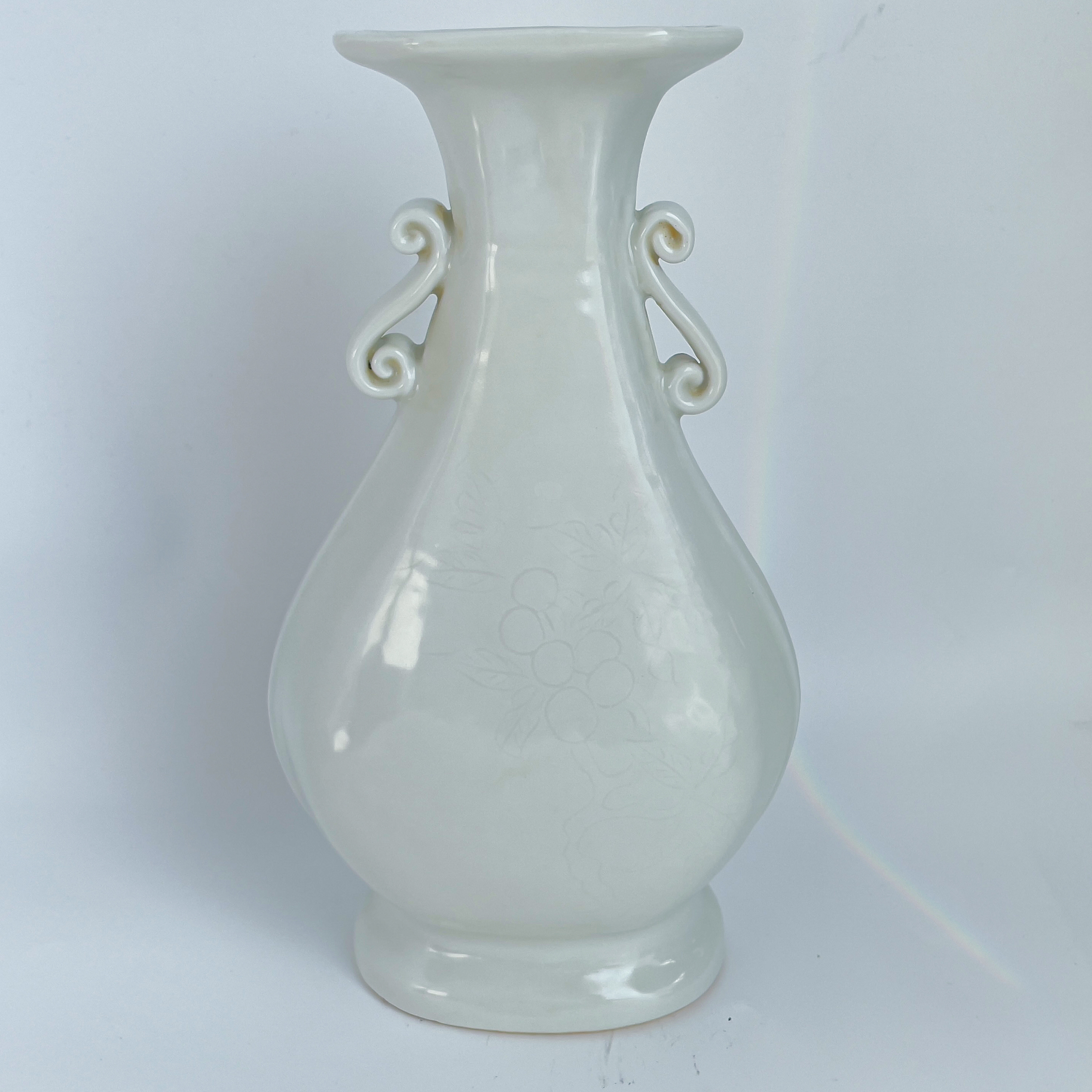 大明永乐年制甜白釉双耳瓶/BZYDM00739