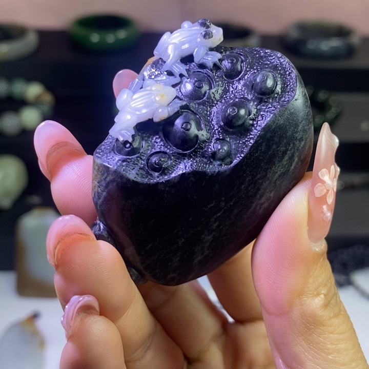 和田玉未镶嵌把件