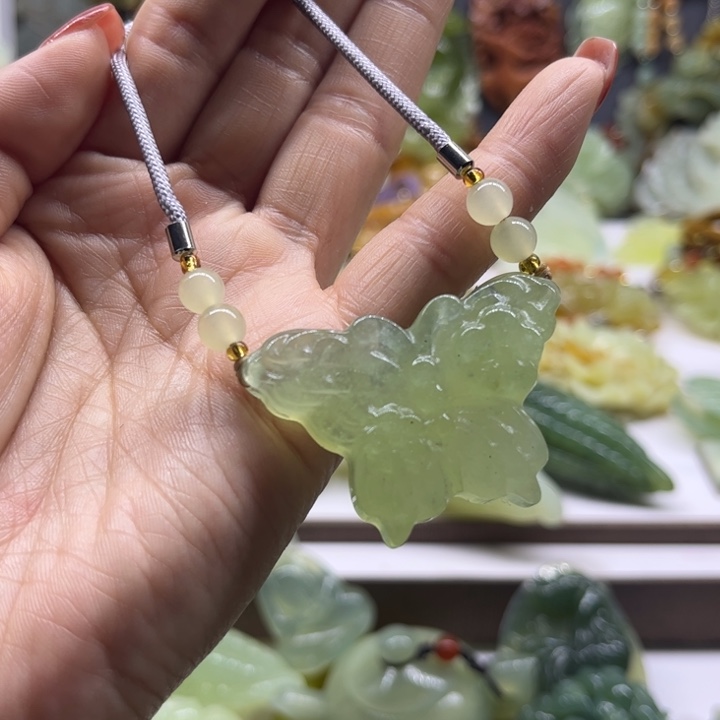 蛇纹石玉未镶嵌颈饰