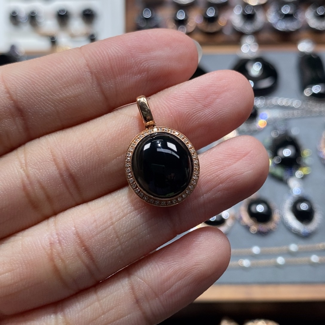 翡翠18K金镶嵌颈饰