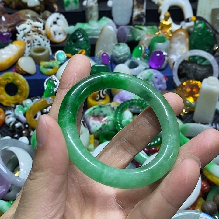 颈饰未镶嵌翡翠阿*周官方正规军回血放漏