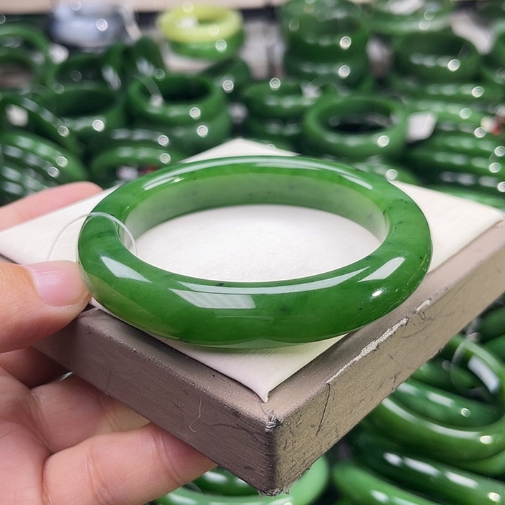 未镶嵌手镯和田玉（碧玉）