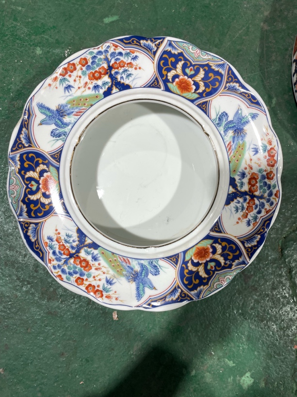 华子缸。满绘，青花。底部芝麻油