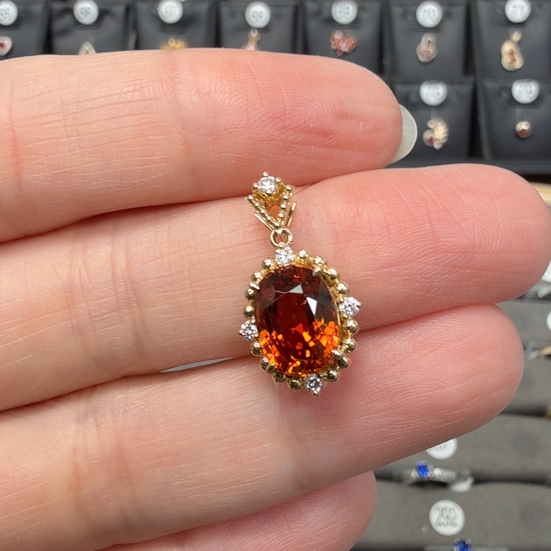 吊坠(不含链)18K金镶嵌石榴石（芬达石）复古金珠4.13克拉