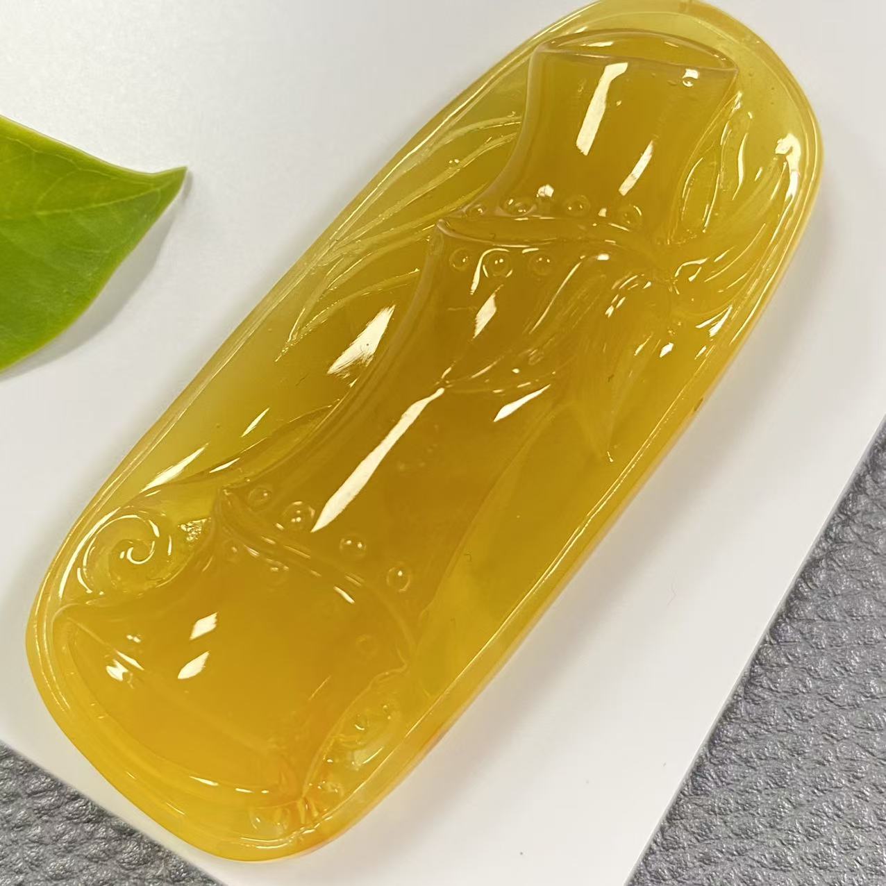 「戴琴珠宝」Q1268-蜜蜡雕刻件吊坠（多样性发其一）