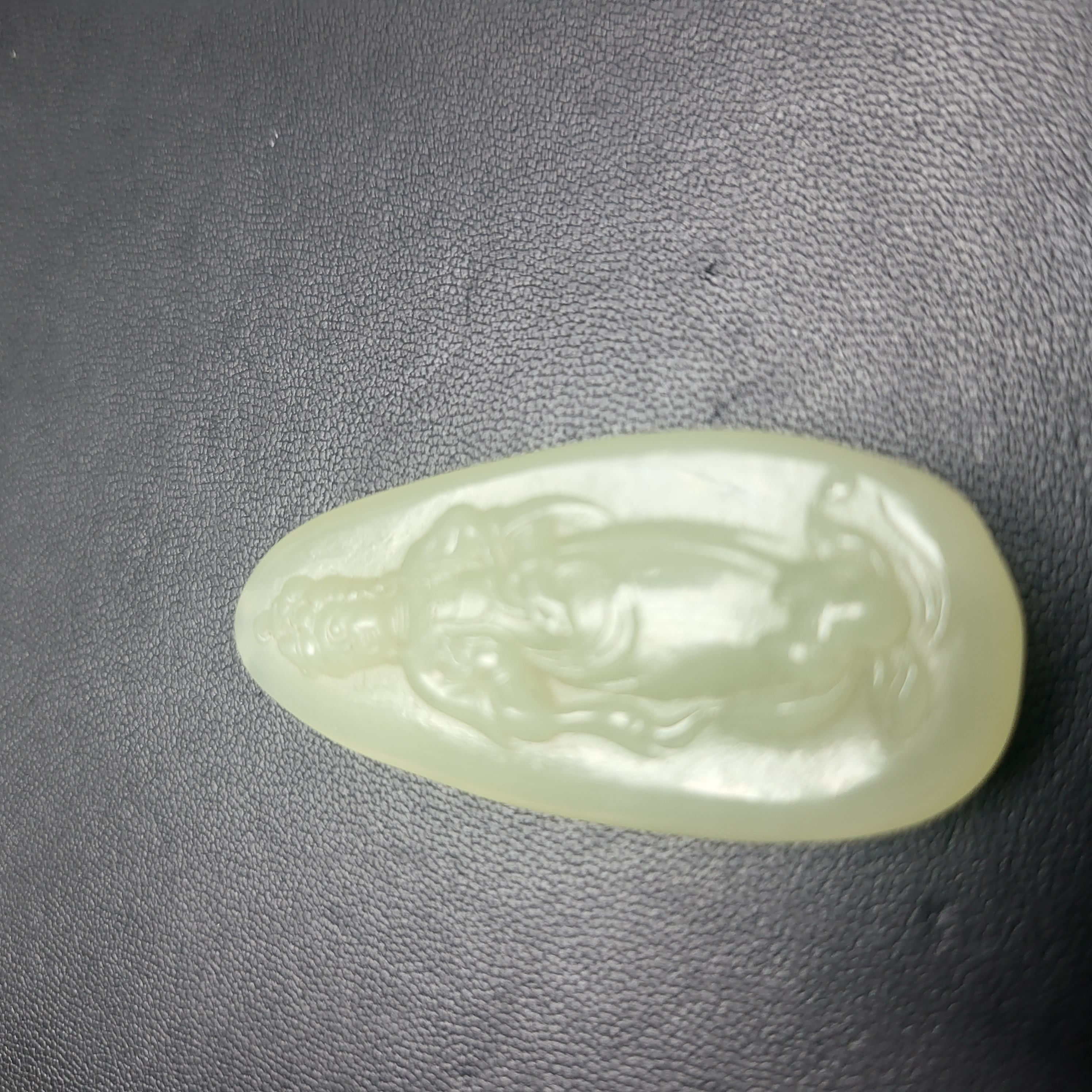 时尚精美新疆和田玉吊坠