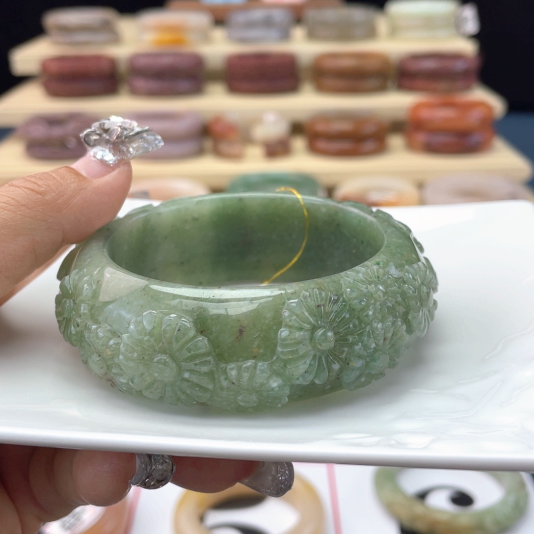 西***开石英岩玉手镯未镶嵌