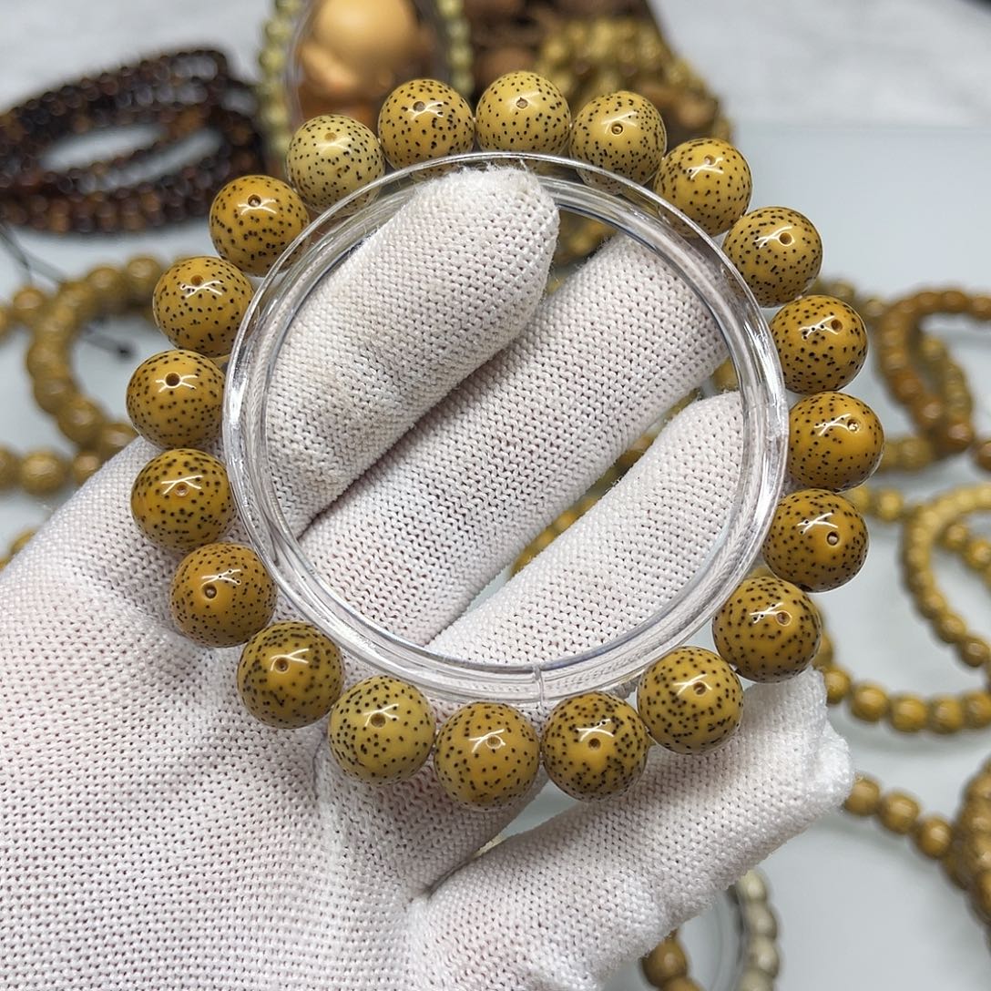 手串星月菩提鸡油黄圆珠11.5