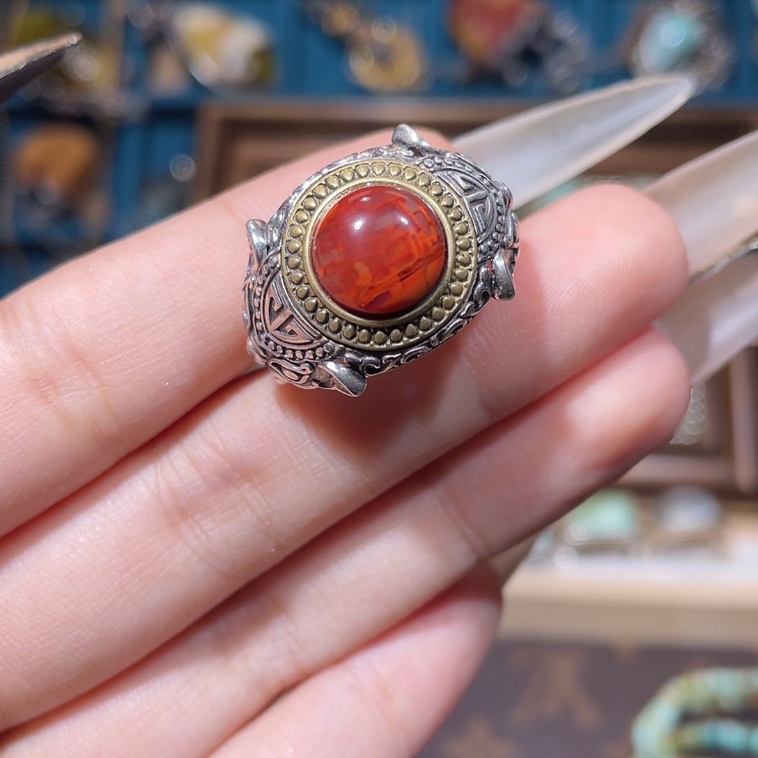 呵****南红玛瑙银S925镶嵌戒指