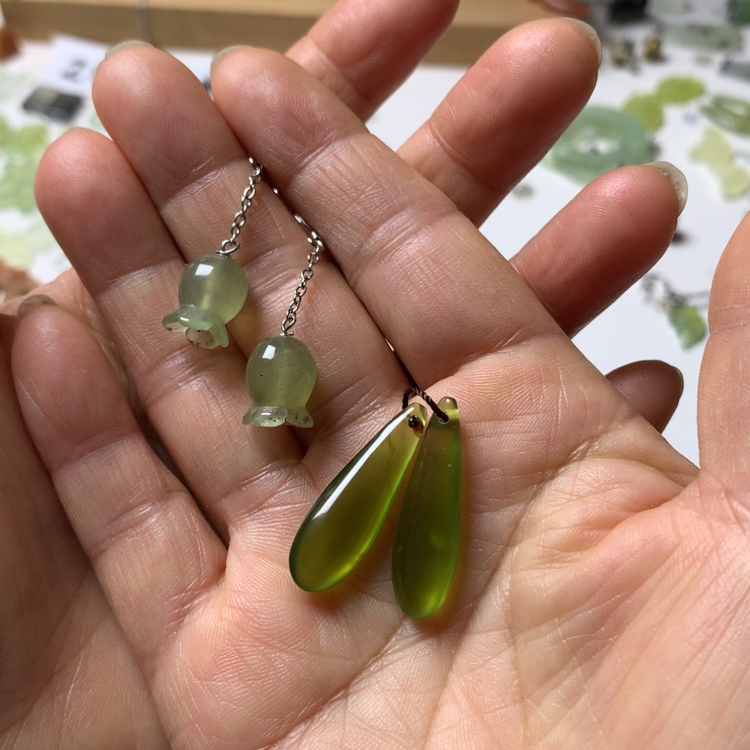 别****蛇纹石玉未镶嵌耳坠