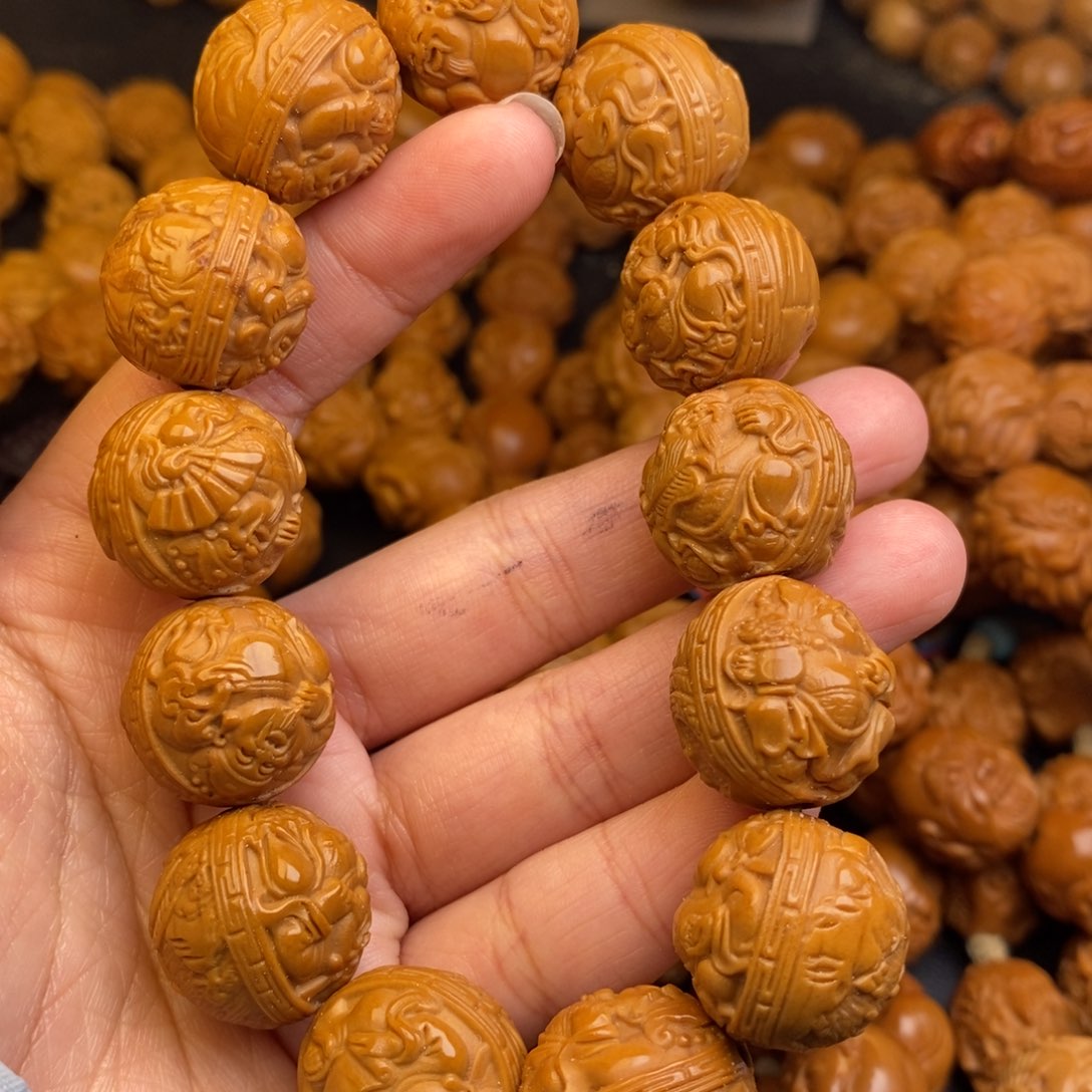 橄榄核吊坠正圆山水财神1.8