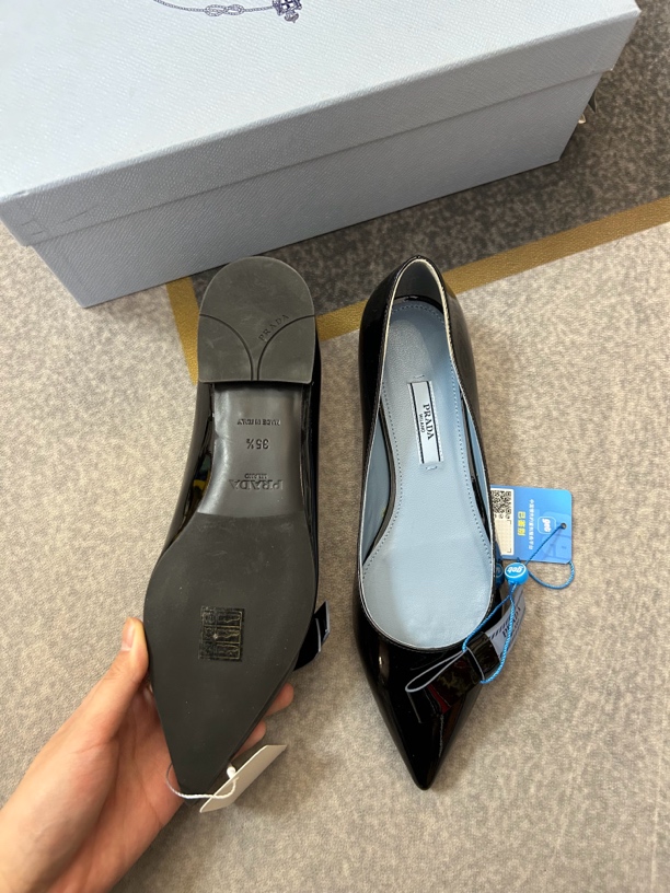 95新 Prada/普拉达 黑色尖头平底鞋三五半码【专属】