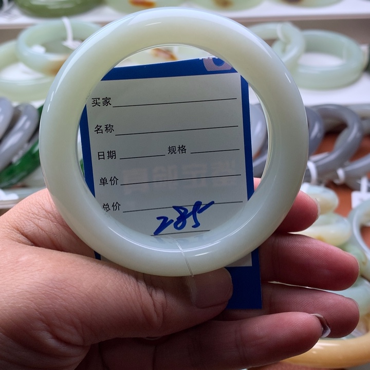 和田玉手镯未镶嵌