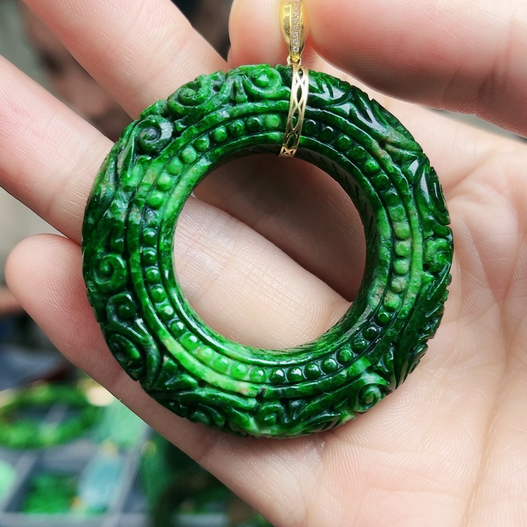 翡翠颈饰18K金镶嵌吊坠