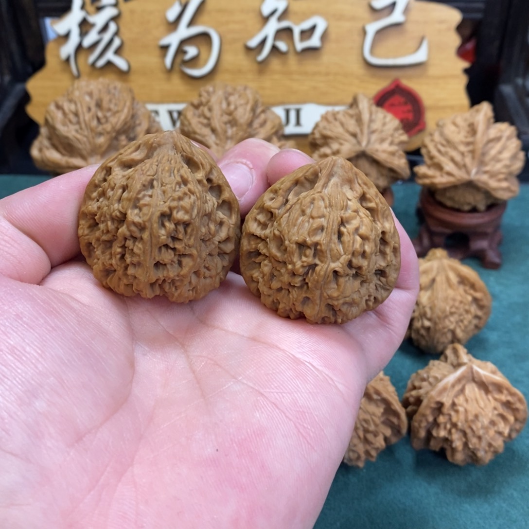 文玩核桃把件南将石全家福37全品