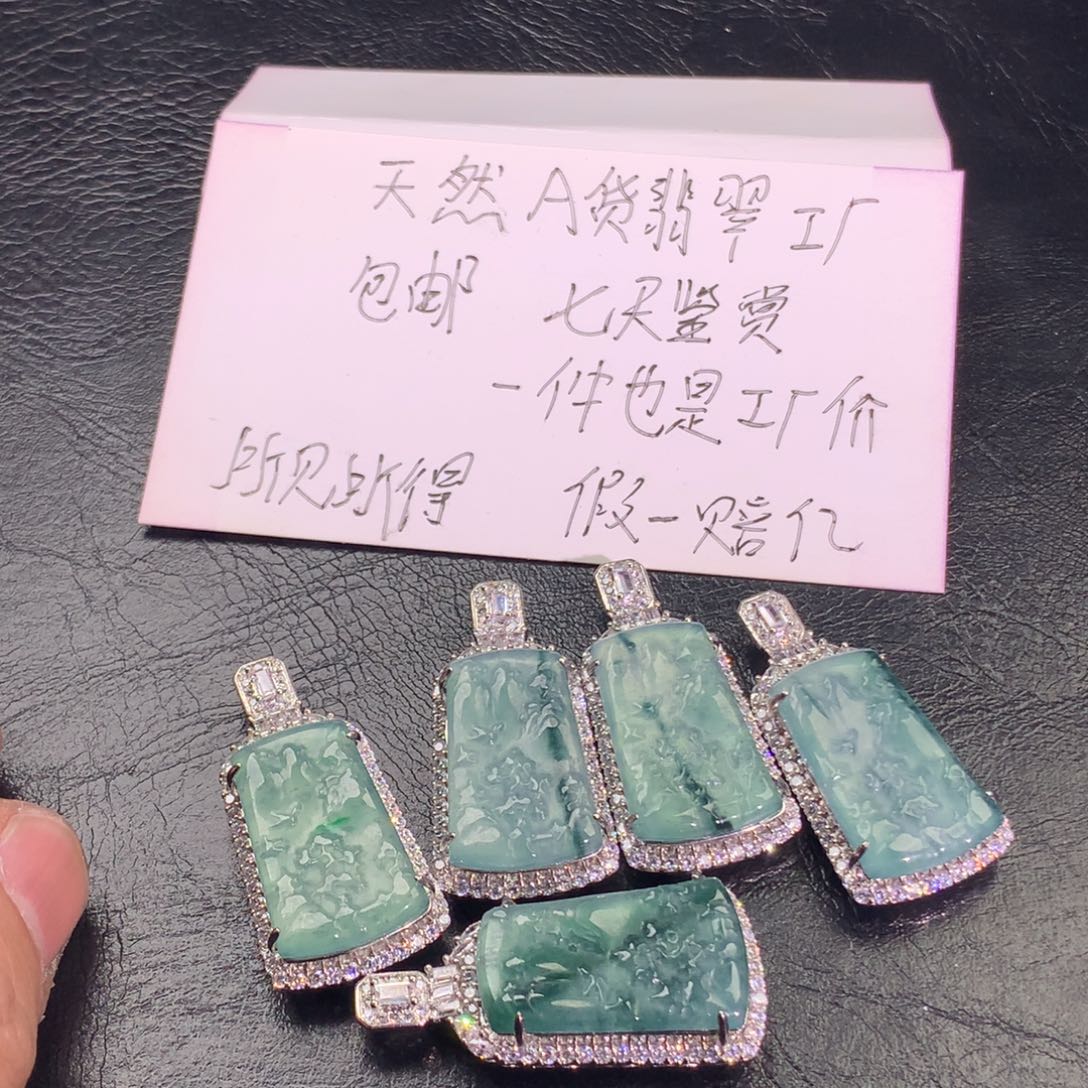 翡翠颈饰未镶嵌山水