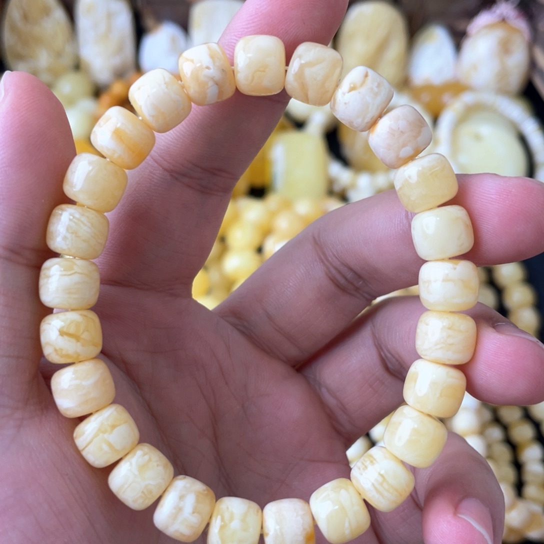 琥珀手串未镶嵌9+俄料浓蜡妖白花精工老型手串（有坑）