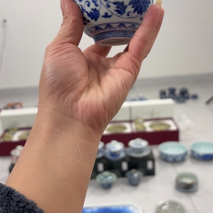 瓷片青花缠枝莲大压手杯景德镇