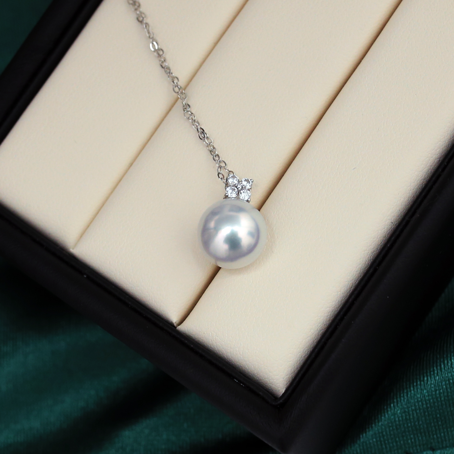 海水银蓝光澳白珍珠吊坠18K金四叶草时尚气质