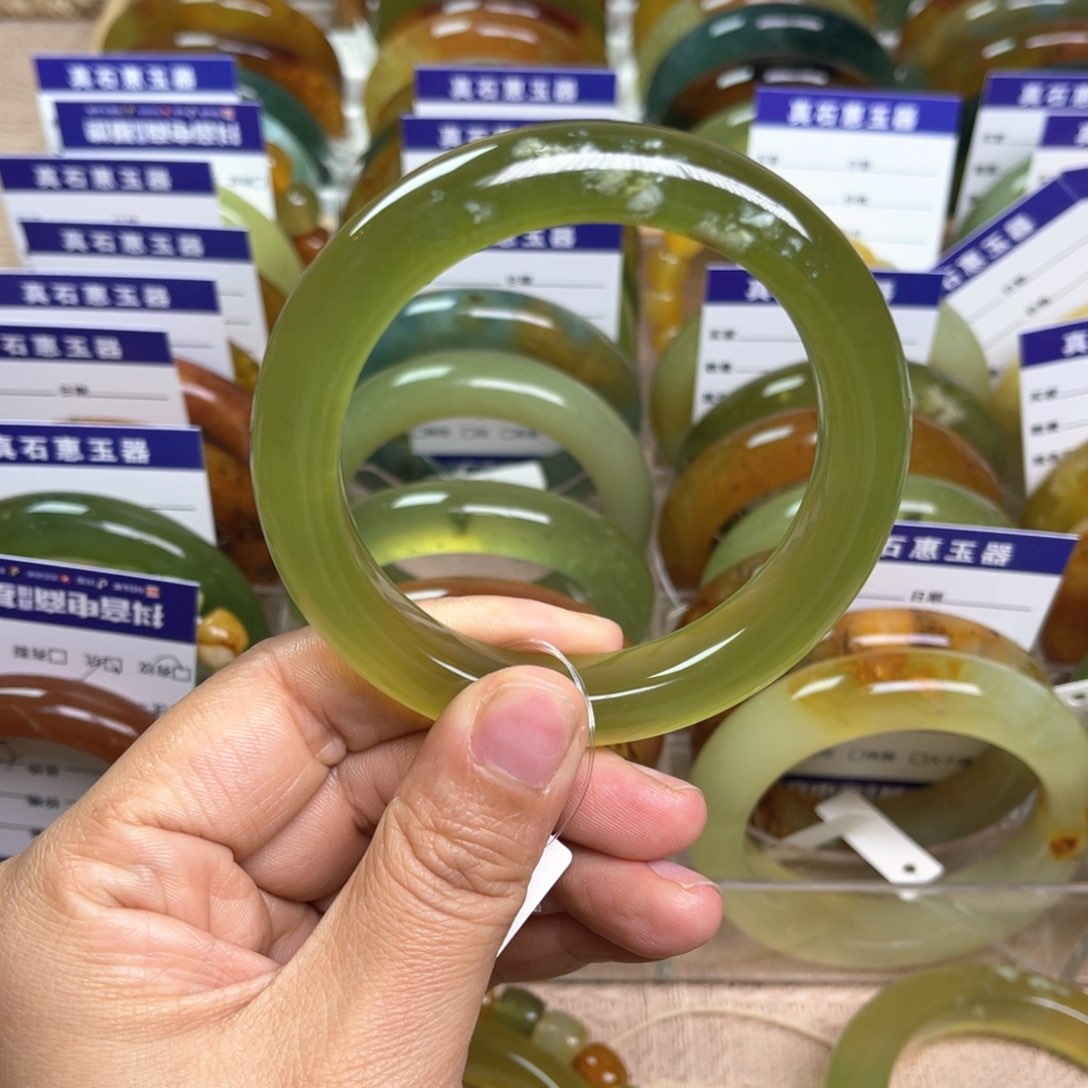 蛇纹石玉手镯未镶嵌