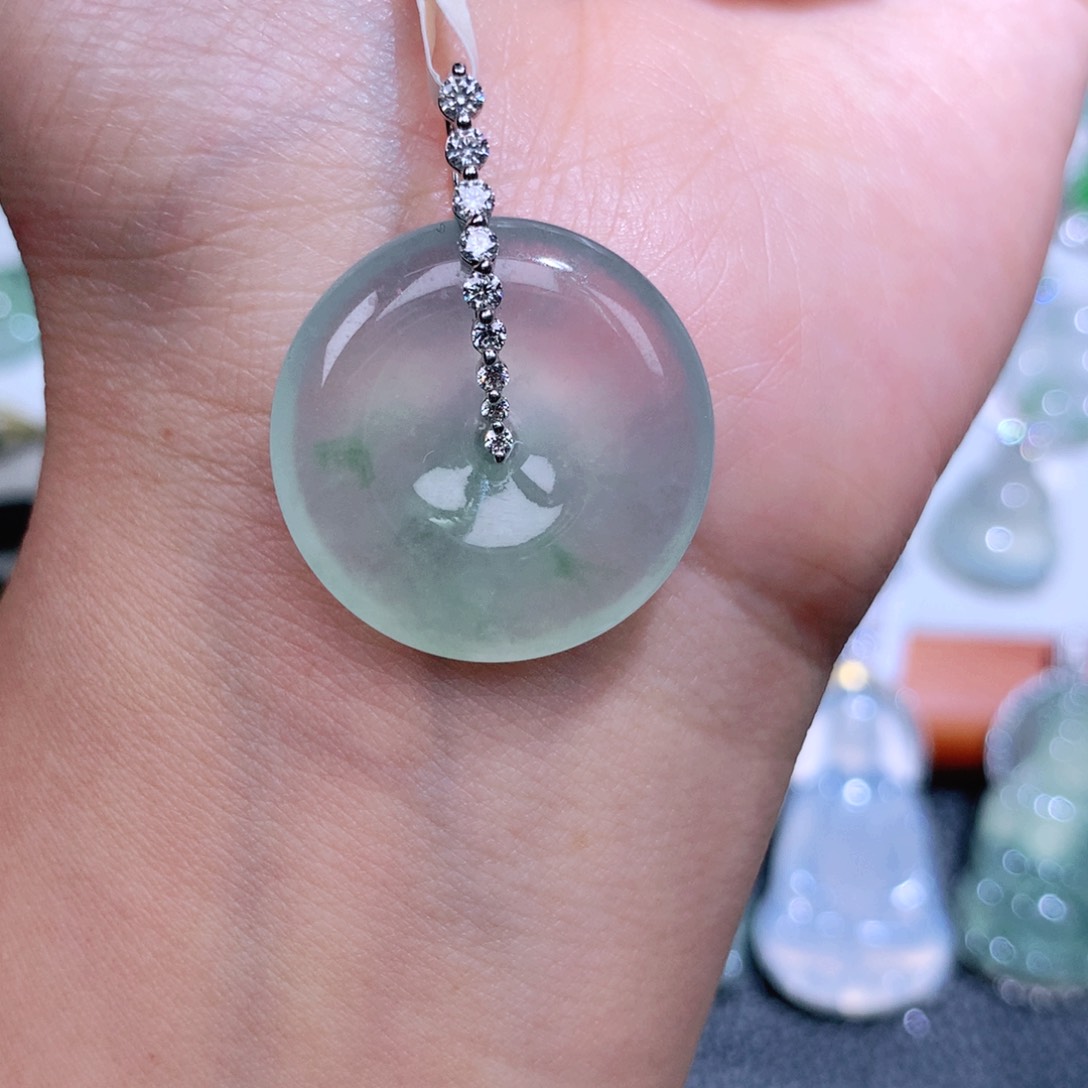 翡翠18K金镶嵌颈饰扣子