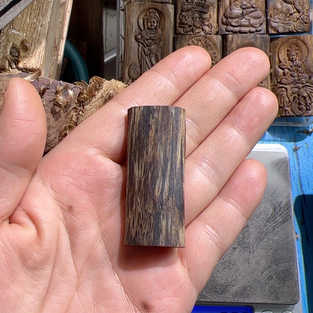 沉香吊坠白棋素牌6.1克