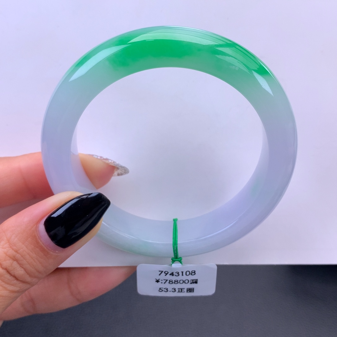 翡翠未镶嵌手镯一手）细糯化胶白底阳绿手镯（微瑕捡漏）