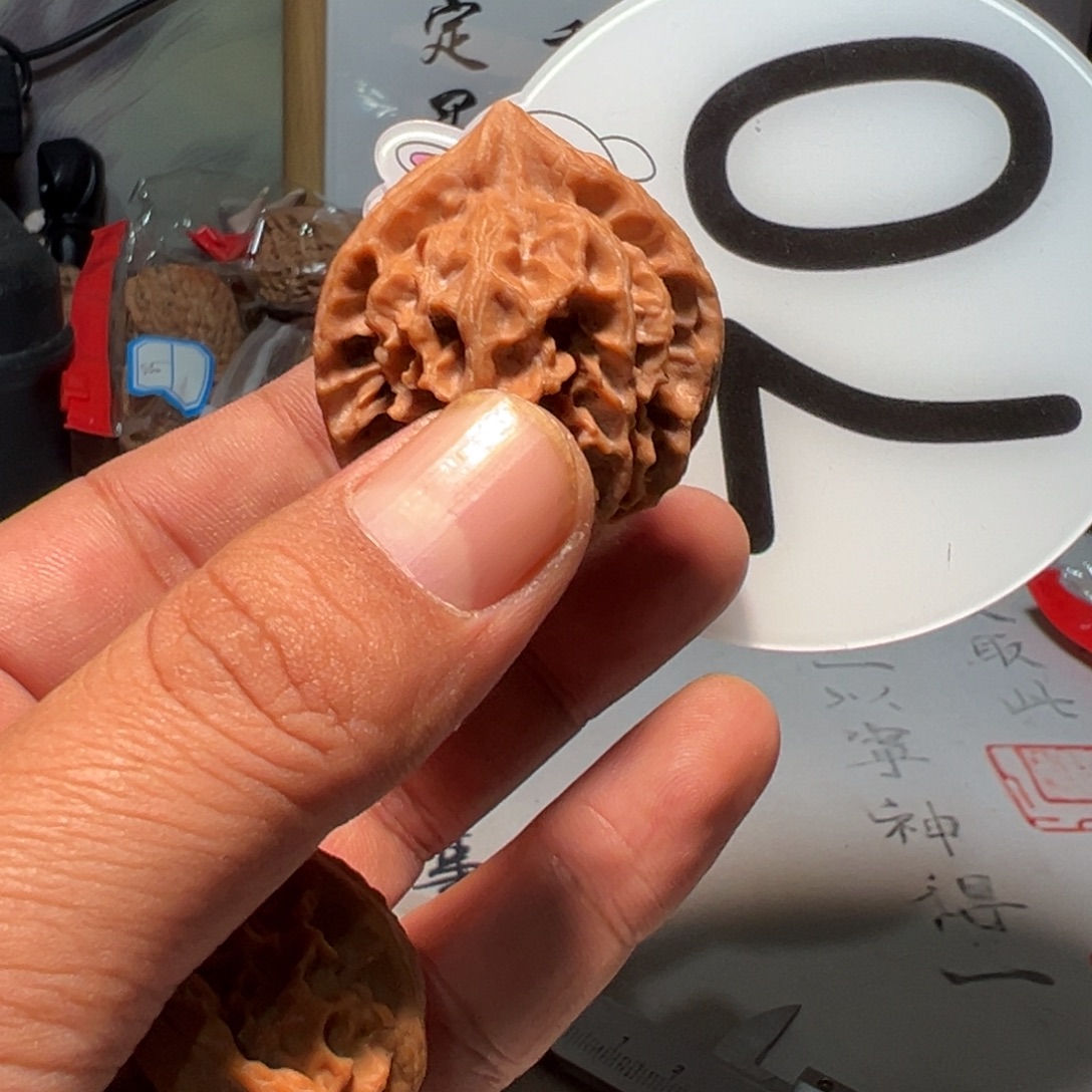 *****文玩核桃，白色70号