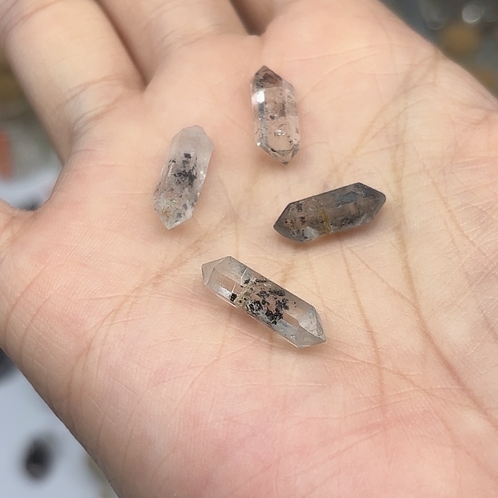 水晶颈饰未镶嵌4颗闪灵钻