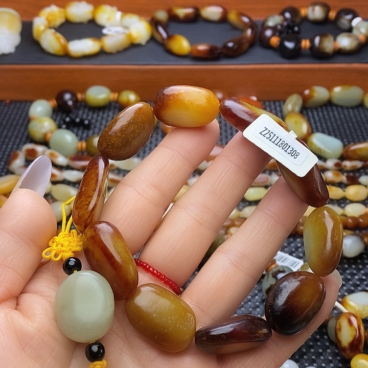 守***人和田玉未镶嵌手链