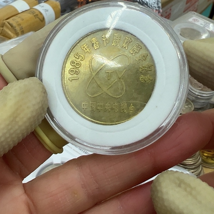 @***@其他普通金属一九八五年春晚铜牛一个