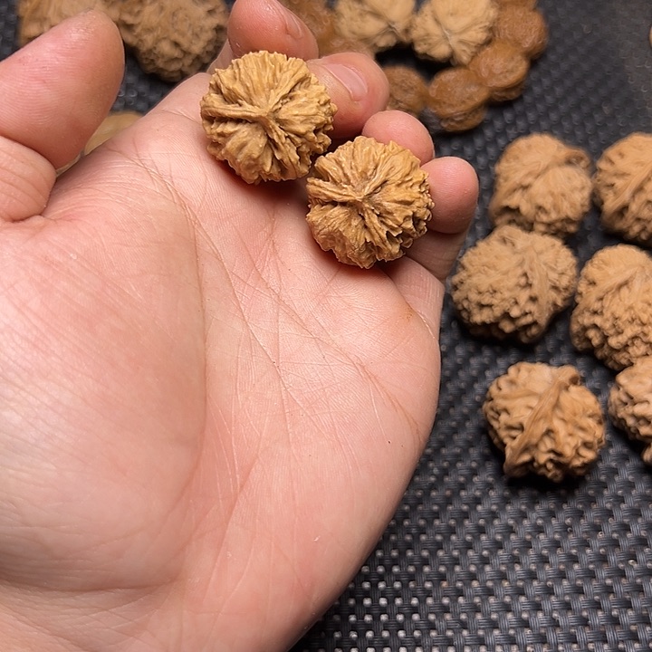 文玩核桃吊坠三棱