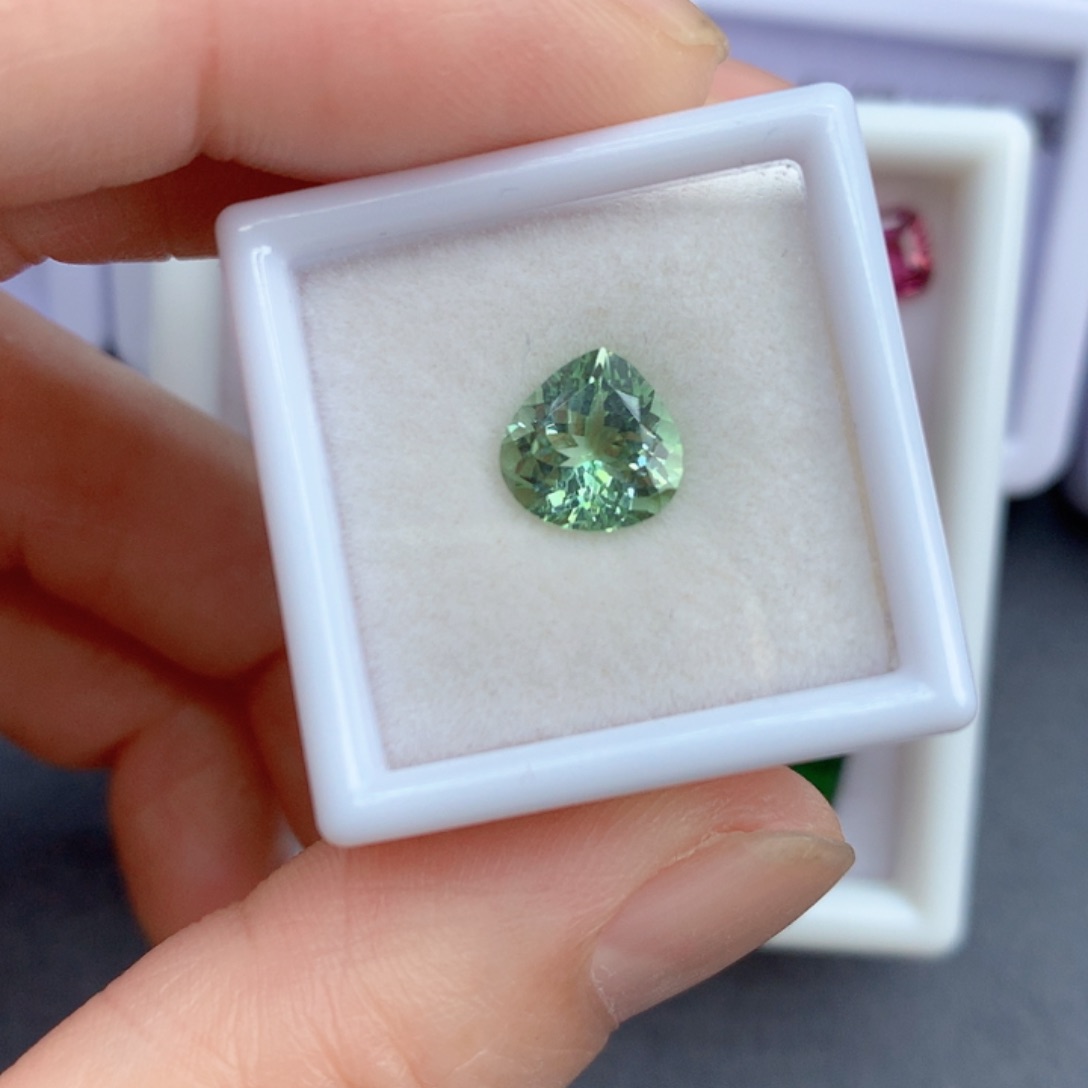 1.97克拉裸石未镶嵌绿色碧玺