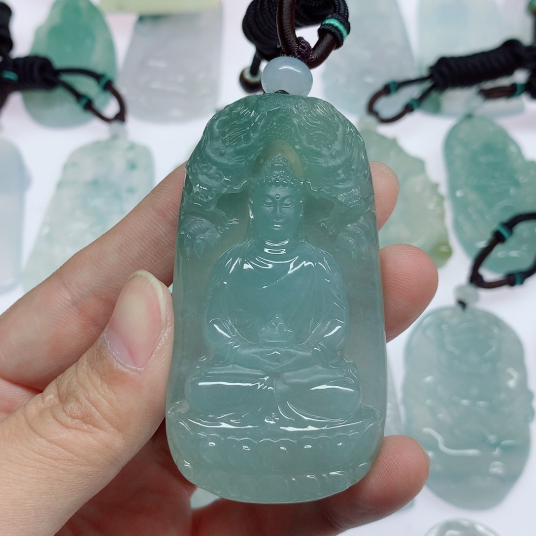 正***见翡翠未镶嵌挂件大日