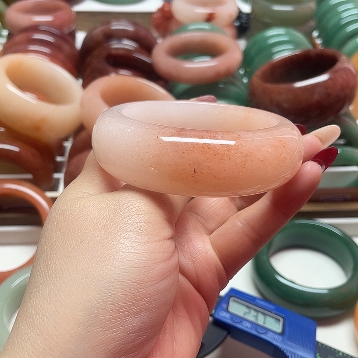 石英质玉（非洲翠）合金手镯