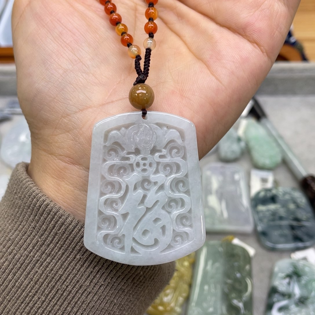 颈饰未镶嵌翡翠福牌