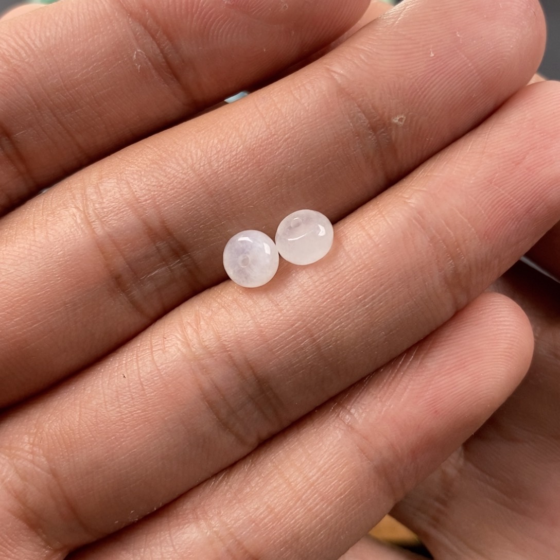 翡翠耳饰未镶嵌翡翠