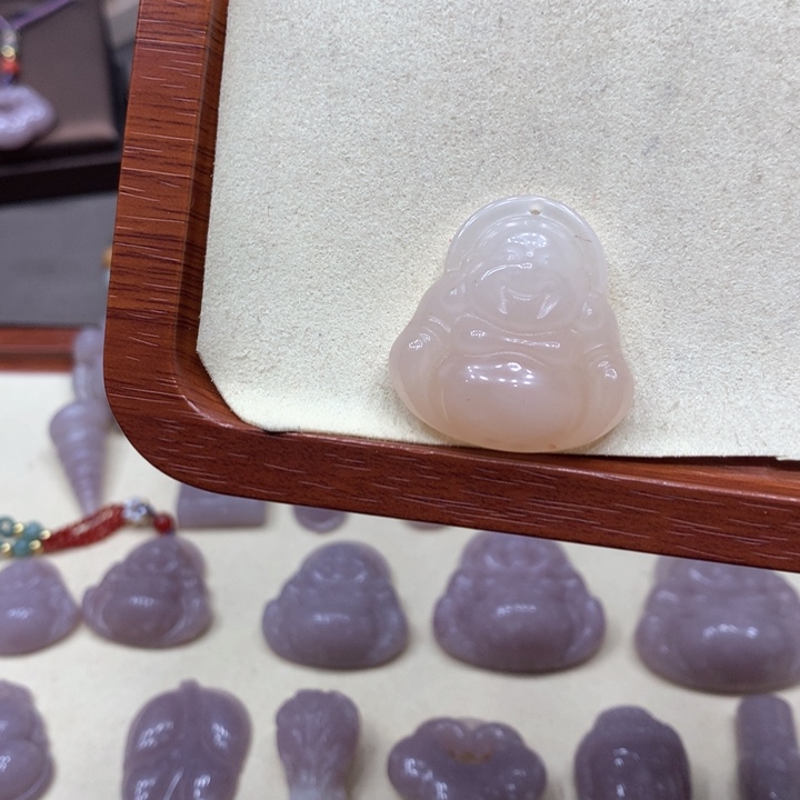 石英质玉颈饰未镶嵌