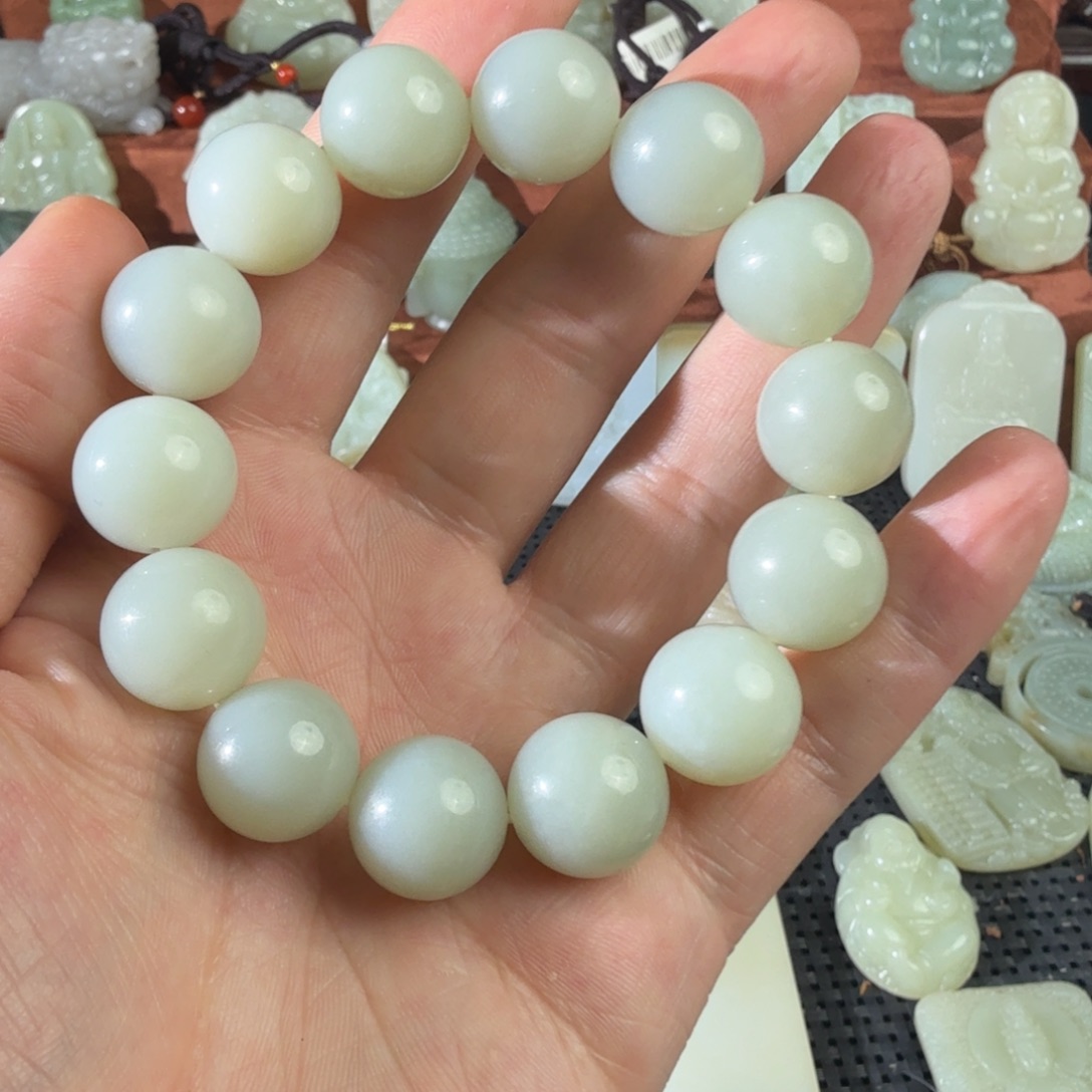 瑞***宝和田玉未镶嵌颈饰