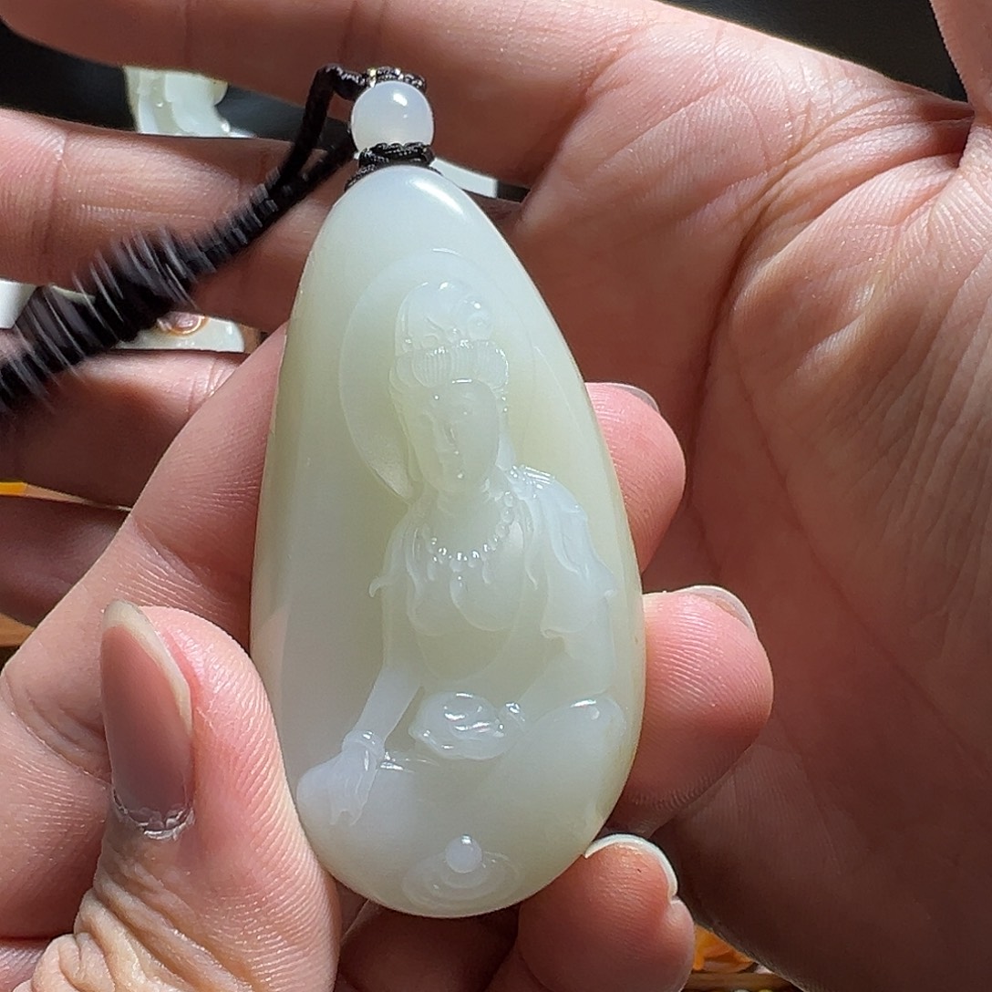 铭****和田玉未镶嵌颈饰