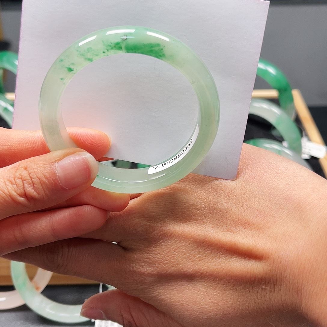 石英质玉手镯未镶嵌50-51