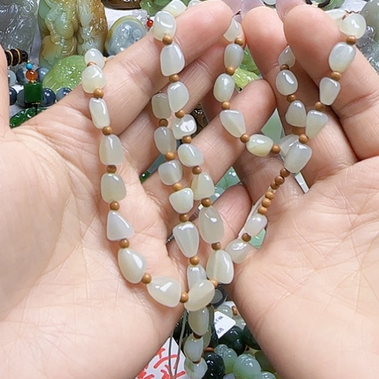 和田玉颈饰未镶嵌