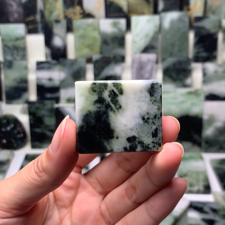 独山玉颈饰未镶嵌