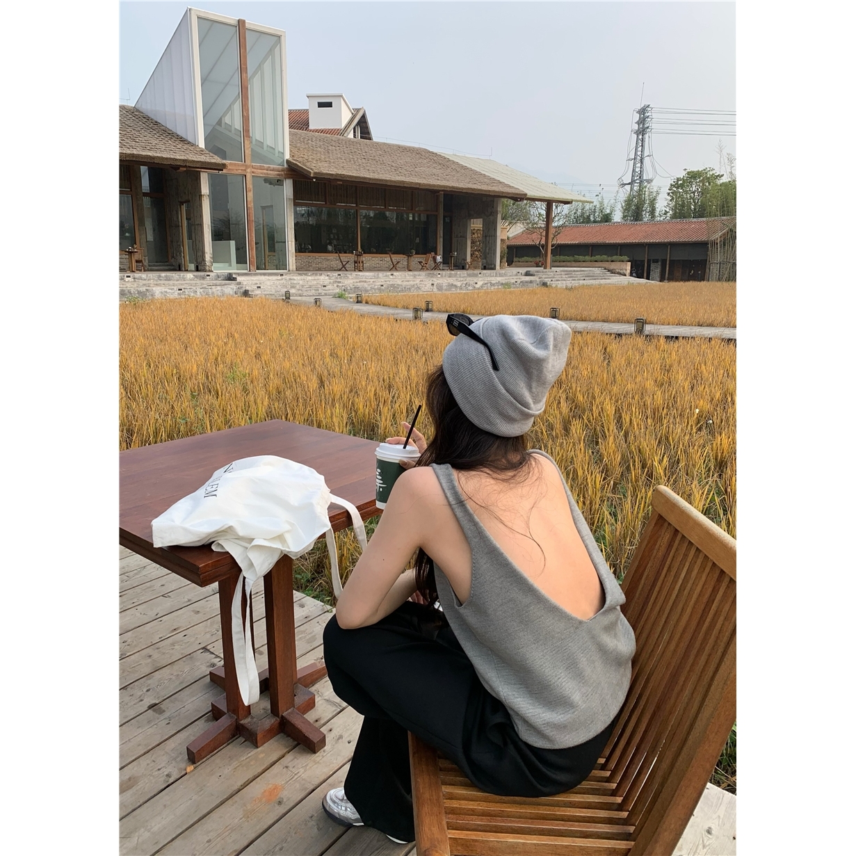 【现货专属无运补】两色露背马甲上衣宽松无袖辣妹背心