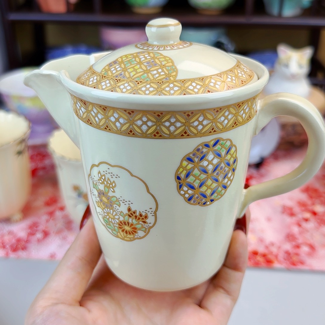 他家茶具瓷器好美